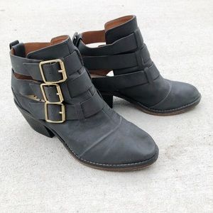report ankle boots